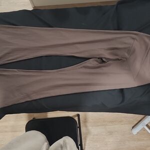 Elegant Women's Tan Leggings